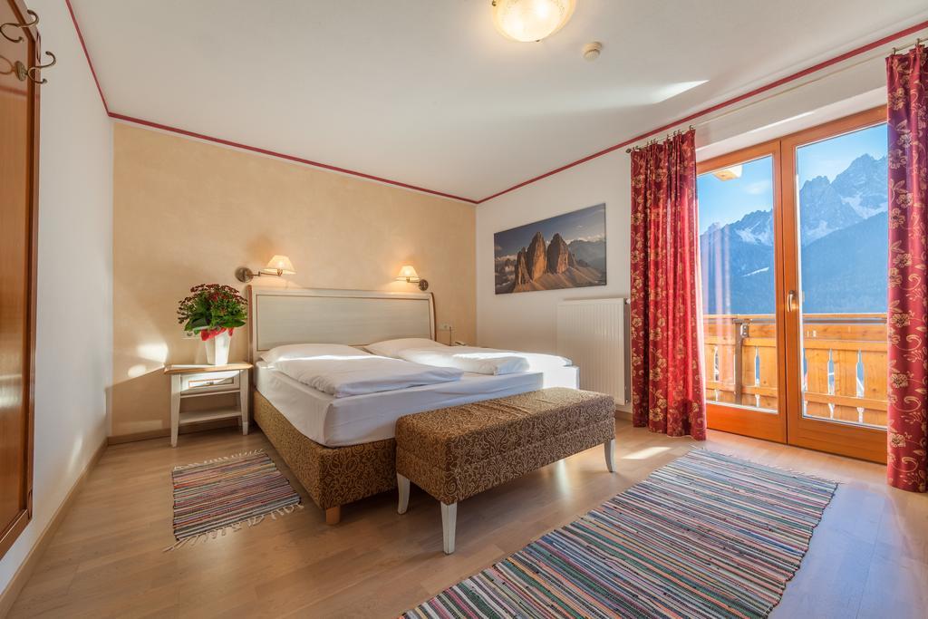 Hotel Schopfenhof San Candido Exterior photo